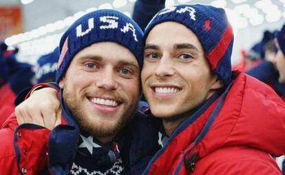 Los atletas Gus Kenworthy (izquierda) y Adam Rippon (derecha).