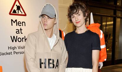 Justin Bieber y Karla Welch el 15 de octubre de 2015 en Beverly Hills (California).