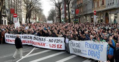 Manifestación por unas "pensiones dignas", este jueves en Bilbao.
