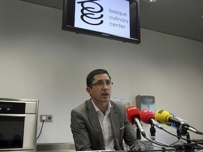 El director del Basque Culinary Center, Joxe Mari Aizeaga, durante la rueda de prensa de ayer.
