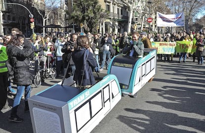 Manifestación por la unión de los tranvías por la Diagonal de Barcelona.