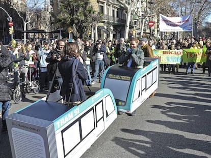 Manifestación por la unión de los tranvías por la Diagonal de Barcelona.