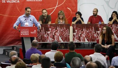 José Luis Ábalos se dirige a los asistentes al congreso provincial del PSPV-PSOE de Valencia.