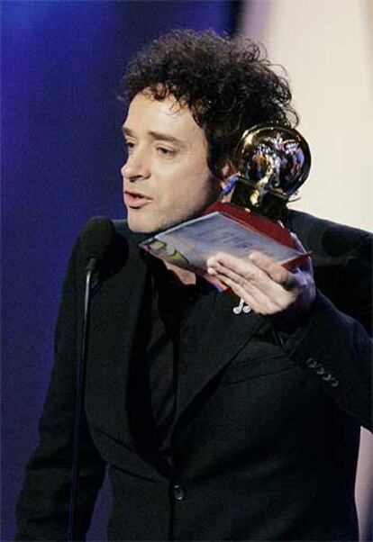 El rockero argentino Gustavo Cerati, ex vocalista y compositor de la legendaria banda Soda Stereo, con cuatro nominaciones, ganó los premios a la Mejor Canción Rock por <i>Crimen,</i> y Mejor Album Vocal Rock, por <i>Ahí vamos.<i> Cerati fue coproductor del álbum <i>Fijación Oral Vol. 1</i> de Shakira, y en la ceremonia de premiación, la cantante colombiana reconoció su trabajo, así como el de Sanz.