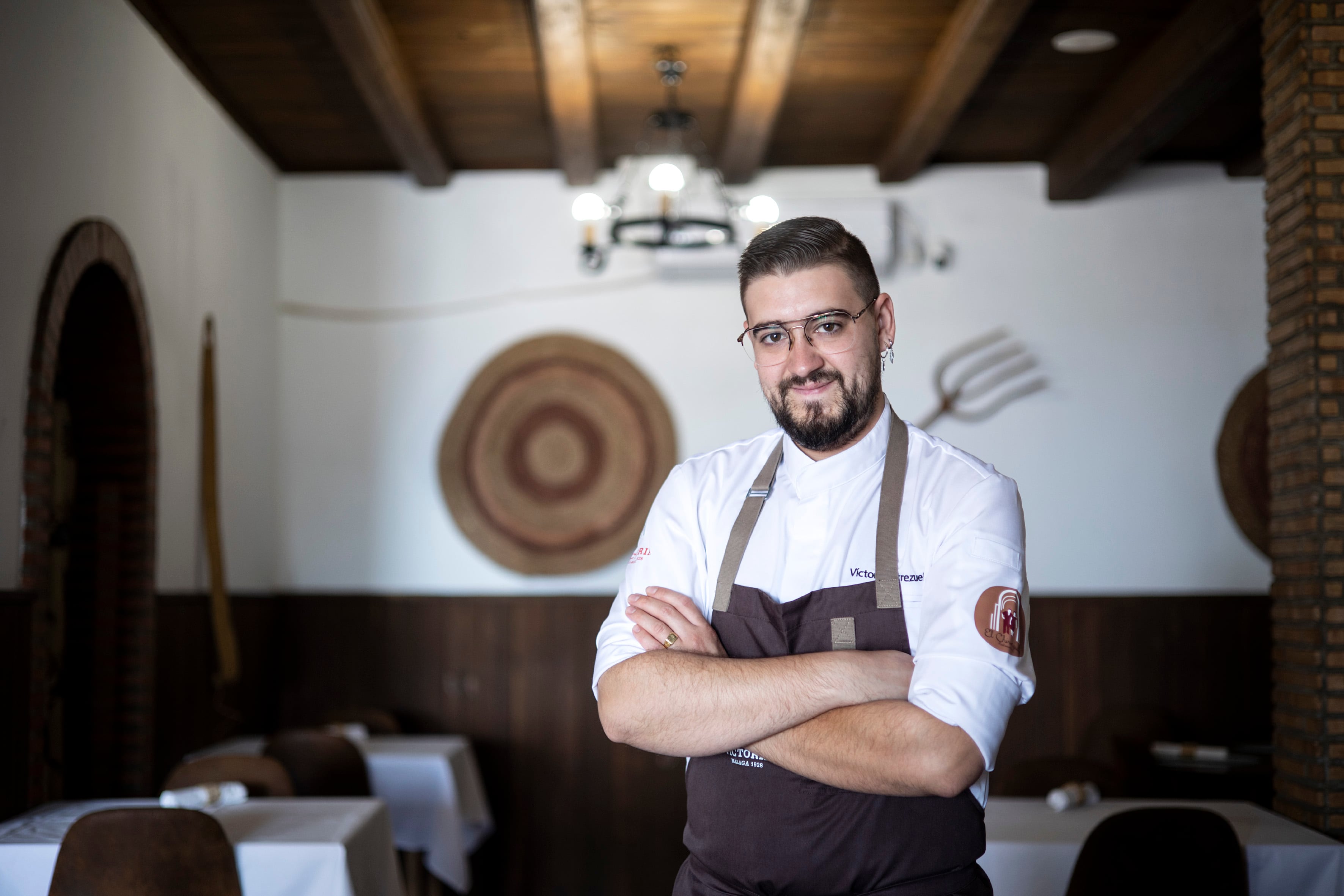 El cocinero que dejó los restaurantes de altos vuelos para salvar el bar de sus abuelos en el pueblo