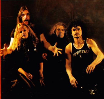 La formación clásica de Motörhead (Lemmy, Eddie 'Fast' Clarke y Phil 'Animal' Taylor) visitando en 1981 la redacción en Barcelona de 'Popular 1' con Bertha de anfitriona.