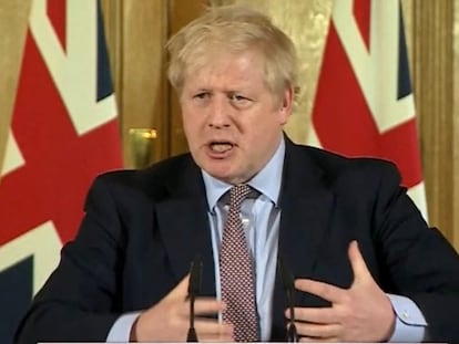 El primer ministro del Reino Unido, Boris Johnson, comparece este lunes en Londres para informar del coronavirus