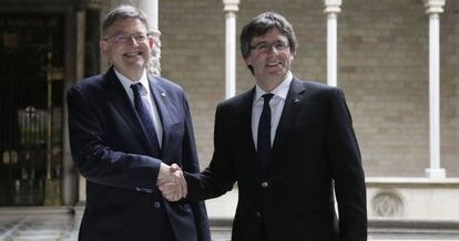 Puigdemont durante su reunión de hoy con Ximo Puig.