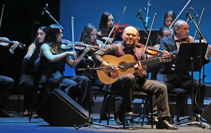 El guitarrista Santiago Lara en la presentación de su Concierto en el Teatro Villamarta de Jerez, noviembre de 2023. 