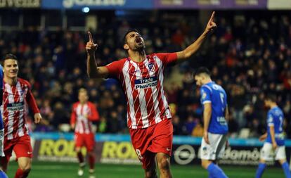 El delantero del Atlético de Madrid Diego Costa, celebra tras marcar el tercer gol ante el Lleida.