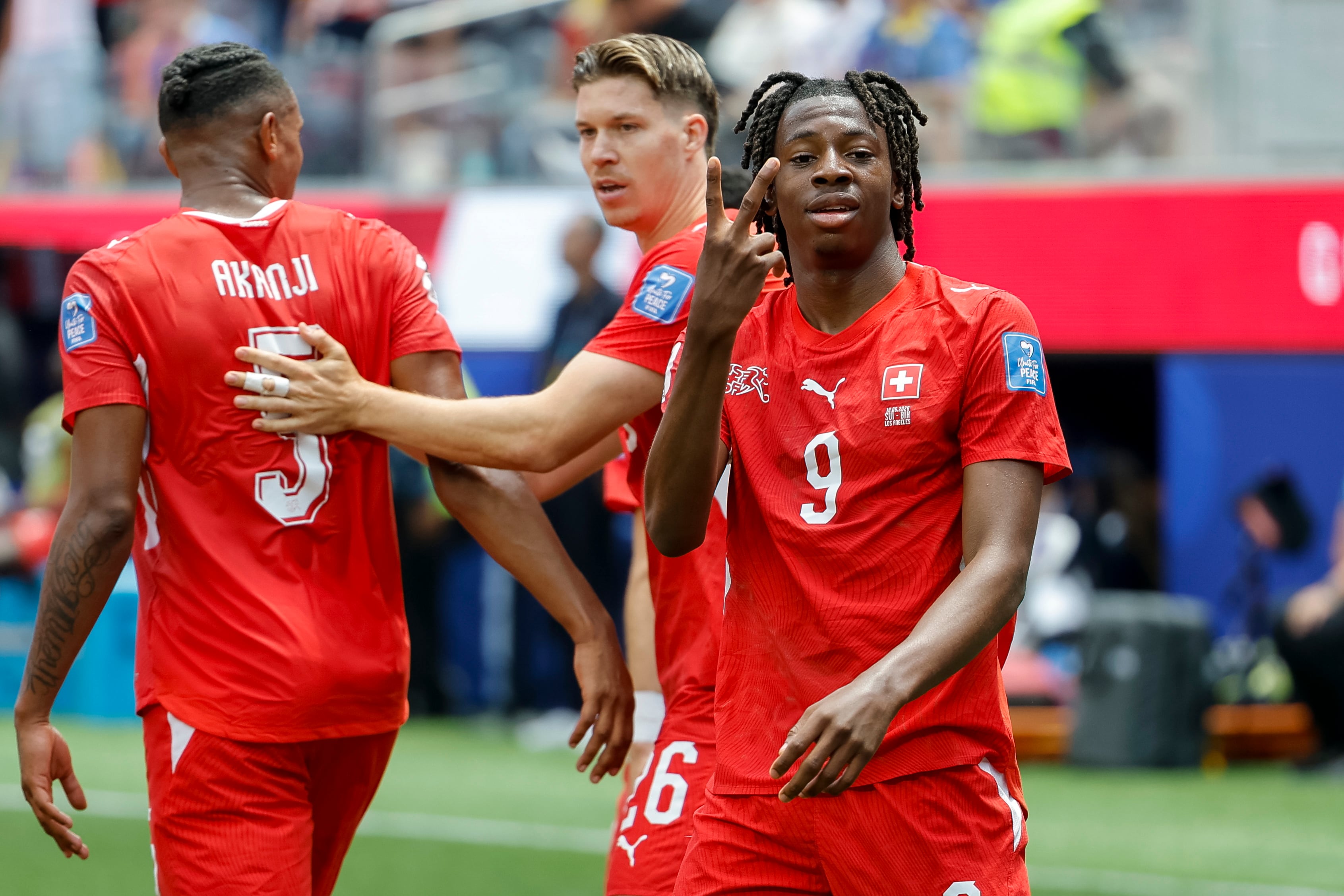 Manzambi y Vargas destrozan a Bosnia e impulsan a Suiza