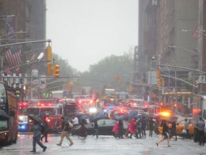 El piloto ha muerto, según han confirmado los bomberos de Nueva York, que han extinguido el incendio que se ha producido en el lugar del suceso, un rascacielos entre la Séptima Avenida y la calle 51.