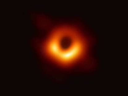 Imagen de un agujero negro.