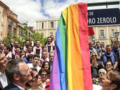 El secretario general del PSOE, Pedro S&aacute;nchez, el 14 de mayo en el cambio de nombre de la plaza de V&aacute;zquez de Mella por la de Pedro Zerolo.
 