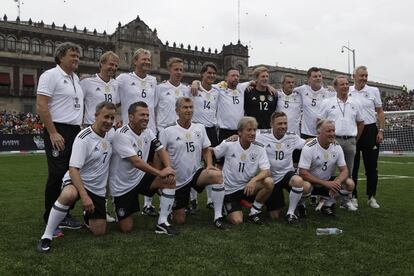 El equipo alemán con estrellas de 1986 y 1998 que jugó esta mañana en México.  