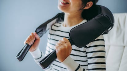 Este es el regalo más práctico para San Valentín: un masajeador para el cuello y los hombros
