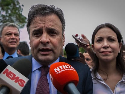 Aécio Neves, acompañado de María Corina, este jueves en Caracas