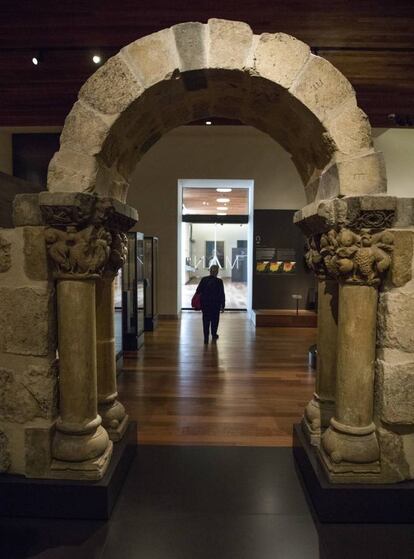 Arco románico del monasterio de San Pedro de Dueñas, en la salas dedicada al arte medieval en el MAN.