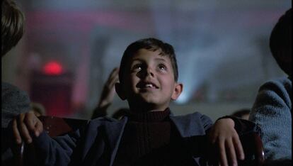 Cinema Paradiso

Hagas lo que hagas, malo como amabas la cabina del Paradiso cuando eras ni?o. Pues eso.