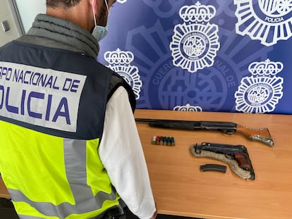 Armas halladas en el registro domiciliario.