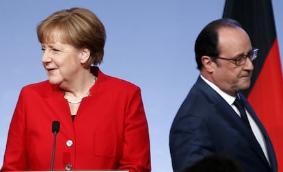 El presidente franc&eacute;s, Fran&ccedil;ois Holland, junto a la canciller Angela Merkel.