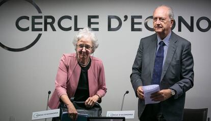 Soledad Gallego-Díaz i el president del Cercle d'Economia, Juan José Brugera.