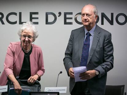 Soledad Gallego-Díaz i el president del Cercle d'Economia, Juan José Brugera.