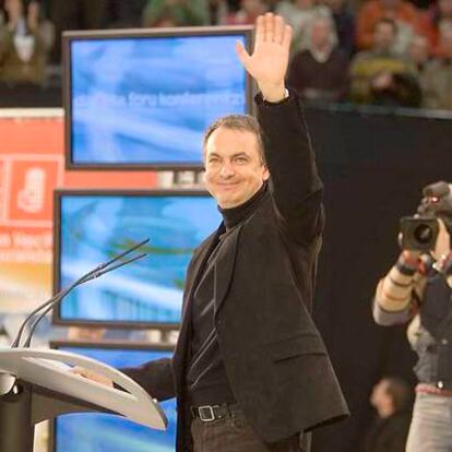 El secretario general del PSOE, José Luis Rodríguez Zapatero, durante su intervención en Vitoria.