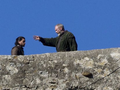 Kit Harrington and Liam Cunningham do their thing on location in the Basque Country.