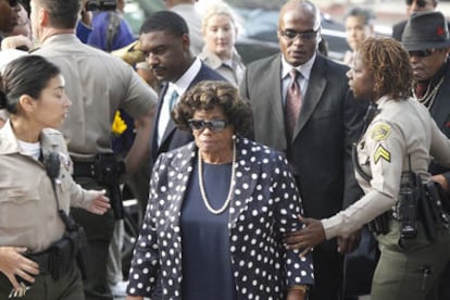 Katherine Jackson, la madre del rey del pop, junto a su hermano, Joe Jackson, en una imagen del 27 de septiembre de 2011