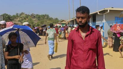 Sagir Ahmed, de 33 años, en el campo de refugiados de Kutupalong, en Cox's Bazar, donde reside, el 1 de abril de 2020. "La gente ha estado haciendo cola para lograr algo de ayuda durante toda una semana. Definitivamente se enfermarán en esta situación. El trabajo humanitario no se está haciendo y la gente va a morir de todas formas por enfermedades '', sostiene.