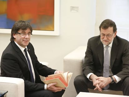 Mariano Rajoy amb Carles Puigdemont al Palau de la Moncloa.