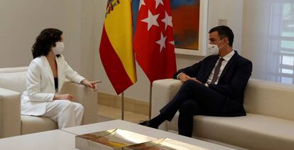 El presidente del Gobierno, Pedro Sánchez, recibe a la presidenta de la Comunidad de Madrid, Isabel Díaz Ayuso.