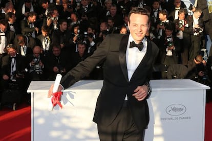 El director mexicano Amat Escalante, tras recibir el premio a mejor director en Cannes.