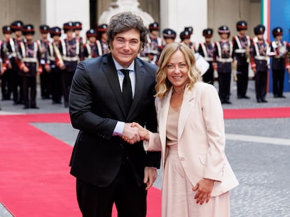 Javier Milei, presidente de Argentina, y Giorgia Meloni, primera ministra de Italia, este viernes en Roma.