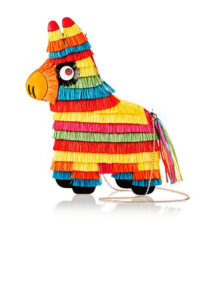 Bolso-piñata con correa para llevarlo colgado (995 euros).