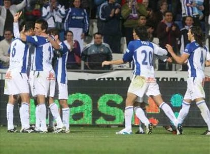 Los jugadores del Recre celebran el cuarto tanto