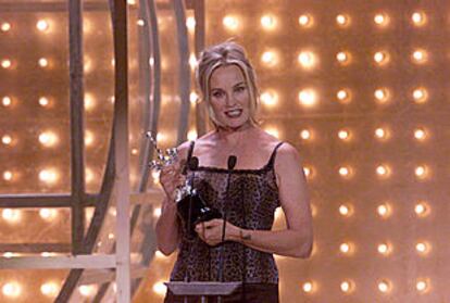 Jessica Lange con el Premio Donostia, ayer en San Sebastián. PLANO MEDIO - RETRATO