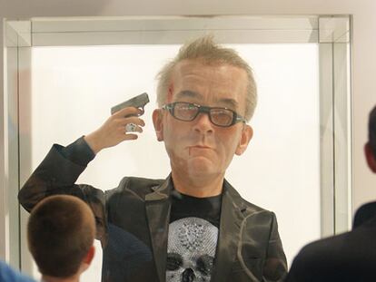 Un Damien Hirst suicida, escultura de Eugenio Moreno.