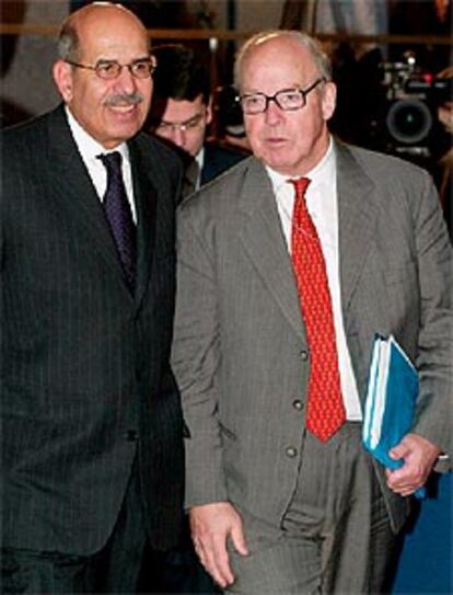 Mohamed el Baradei (izquierda) y Hans Blix, ayer en la sede de Naciones Unidas.