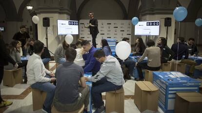 Participantes al reto que la fundaci&oacute;n celebr&oacute; antes de dar a conocer a los galardonados, en Sevilla.