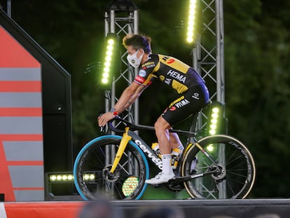 El esloveno Primoz Roglic, ganador de la Vuelta 2019 y 2020, sobre el escenario durante la presentación oficial de la Vuelta a España 2021.