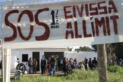 Imagen de la casa de Margalida Tur, bastión de quienes se oponen a la autovía.