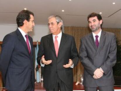 Reunión en Monte Pío de izquierda a derecha Alberto Nuñez Feijoo Emilio Perez Touriño y Anxo Quintana Santiago.