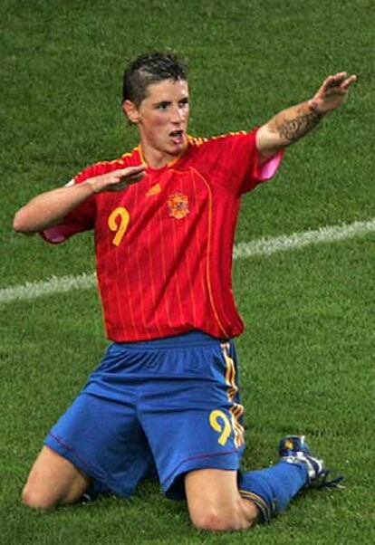 Fernando Torres celebra el segundo gol de España, el primero de los dos que anotó.