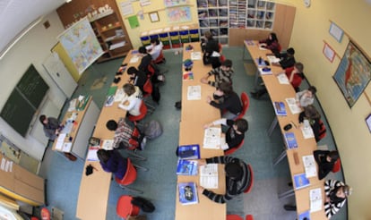 Fotografía realizada con una lente de ojo de pez a un grupo de alumnos de una escuela de Arsnberg, Alemania