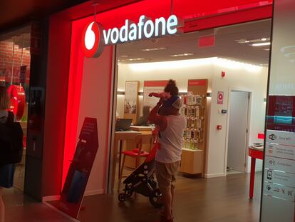 Digi y Vodafone dan la vuelta a las ‘telecos’ en verano