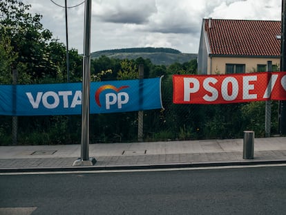 Carteles de propaganda electoral en A Estrada (Pontevedra).