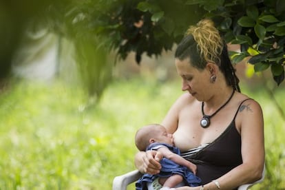 Sara Marcet breastfeeding her newborn child Serea.