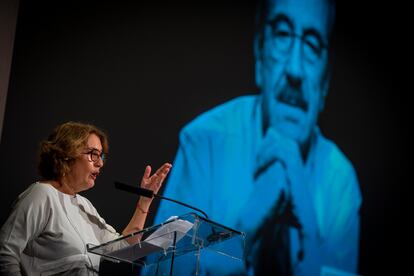 La periodista Montserrat Domínguez participa este martes a un homenaje al economista Emilio Ontiveros celebrado en Madrid.